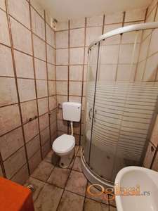 Izdajem stan 43 kvadrata u Borci centar 1 prizemlje