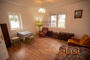 Odlicna kuca u Melencima