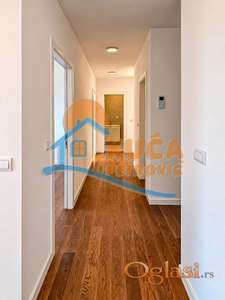 Izdaje se poslovni prostor u Planet residence,103m2