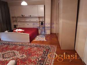 Lepa, spratna kuća, sa prelepim pogledom na grad, bez većih ulaganja, 68m2