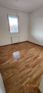 PETROVARADIN, SAVRSENA LOKACIJA, NOVA ZGRADA, PARKING MESTO! 67m2