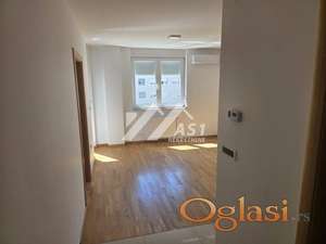 IZDAJE SE JEDNOIPOSOBAN STAN SAJAM KOMPLEX ID#6415