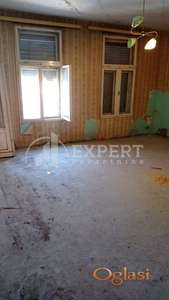 Izdaje se sprat kuće  u centru Aleksinca, 70m2, na prvom spratu