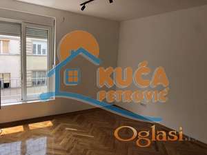 Izdaje se jednoiposoban stan u strogom centru Niša, 38m2!