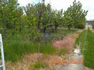 **Odličan plac na Banstolu** Asfaltni put do samog placa, infrastruktura do placa.