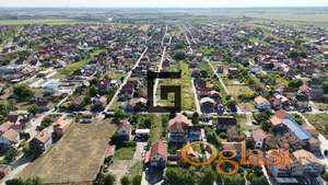 Dugacak Plac od 135ari podeljen na 4 parcele povezane putem - Zrenjaninski ID#1732