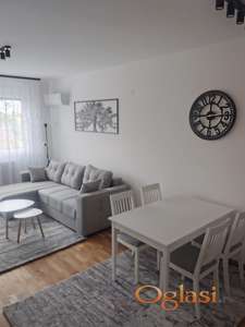 Nov namešten dvosoban stan u Petrovaradinu