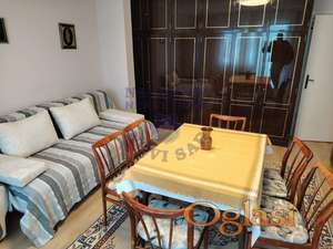 Izdaje se prostran i funkcionalan trosoban stan na Grbavici u Novom Sadu