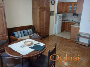 Jednoiposoban namešten stan