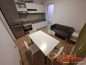 DETALJNO RENOVIRAN STAN NA DETELINARI – 40 m² – VISOKO PRIZEMLJE
