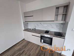 Inđija - izdaje se do sad neuseljavana garsonjera u novoj zgradi top lokacija - 250 eura