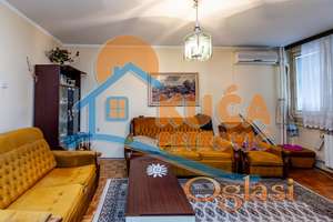 Troiposoban  stan  na  Bul.Nemanjića, IV  sprat, 81 m2