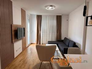 DVOSOBAN STAN U SQUARE GARDENU - USELJIV OD AVGUSTA