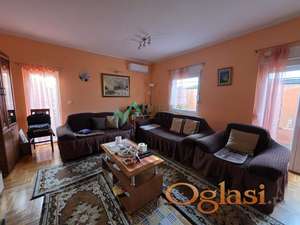 Prostrana porodična kuča na Telepu sa dvorištem