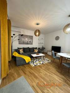 BULEVAR EVROPE IZDAJE SE DVOSOBAN STAN SA GARAŽNIM MESTOM U KOMPLEKSU AVENIJA GARDEN