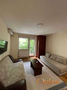 Odlična, odmah useljiva garsonjera na Grbavici