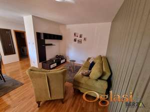 ODLIČAN DVOSOBAN STAN - SOCIJALNO 