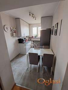 Karaburma, 55m2, renoviran, uknjižen, sa liftom ID#1583