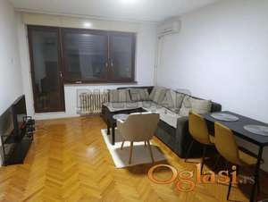 Izdaje se odličan stan na Bulevaru Nemanjića, 28m2
