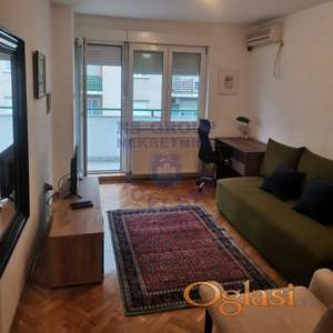 Odličan potpuno namešten dvosoban stan na Bulevaru.