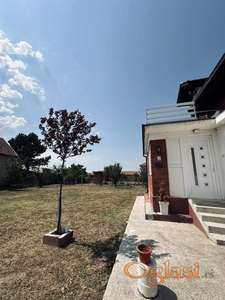 Izdaje se nenamestena kuća u Smederevskoj Palanci,sve informacije na broj telefona 004915775699718 WhatsApp,Snjeza.