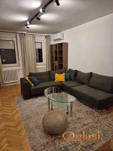 RENOVIRAN, NAMESTEN TROIPOSOBAN STAN NA NOVOM NASELJU