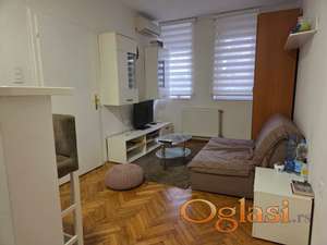 Jednoiposoban, namešten stan blizu centra grada