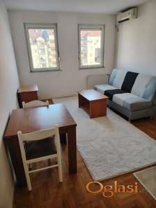 Izdajem garsonjeru na Detelinari