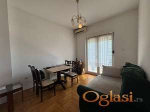 Grbavica, jedniposoban namešten, 350€, useljiv od 11.03