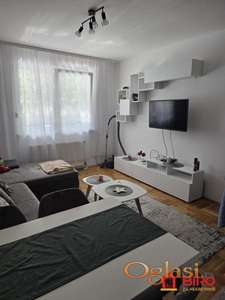 Jednoiposoban stan na Salajci – 37 m², lepo uređen, mogućnost iznajmljivanja garaže