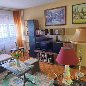 Izdaje se potpuno namešten dvosoban stan površine 49m² na Bulevaru