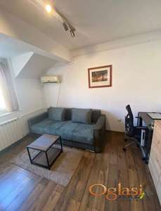  LEPO NAMEŠTENA GARSONJERA NA BULEVARU