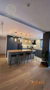 Na prodaju – Renoviran trosoban stan 75 m² (uknjižen na 68 m²) u zgradi od crvene fasadne cigle