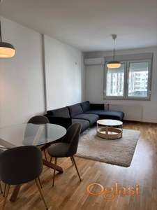 NOV, NAMESTEN DVOSOBAN STAN SA PARKINGOM, SQUARE GARDEN