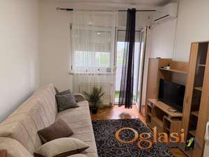 NAMEŠTENA GARSONJERA - NOVA DETELINARA