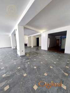Izdavanje lokala – centar grada, 200m², open space, odlična lokacija, svetao i renoviran prostor