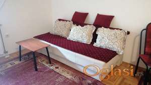 Odlicna garsonjera u blizini Spensa