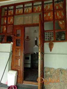 dvorišni stan, Karavukovo, površine 80 m², odmah useljiv.