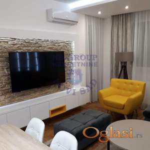 Izdaje se odličan, luksuzno namešten doiposoban stan na Bulevaru oslobođenja, jednoj od najtraženijih lokacija u gradu.