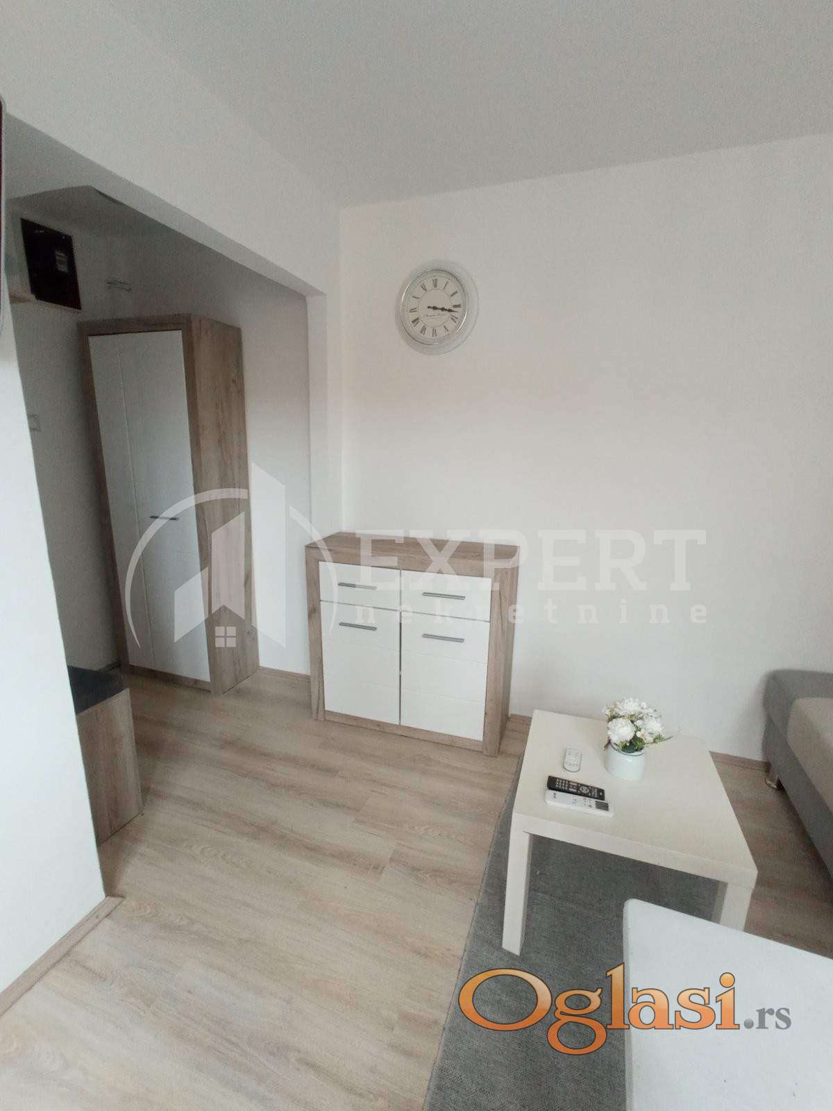 Izdaje se garsonjera u strogom centru Niša, kod Margera, 14m2 — fotografija