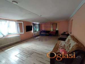 Kuća na lepoj lokaciji u Čurugu!