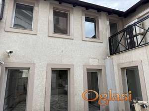 Izdajem dvoetazni lokal u centru grada