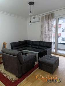  NEUSELJAVAN DVOSOBAN STAN U NOVOJ ZGRADI SA NOVIM NAMEŠTAJEM, GRBAVICA