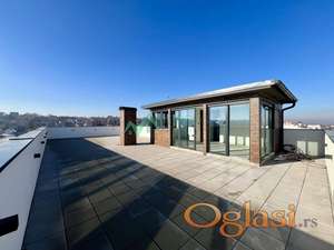 Penthouse u Petrovaradinu na svega 2,9km od centra grada, uk