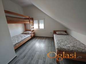 Izdavanje Smeštaja Za Radnike – 105 m², 4 Sobe, 12 Ležajeva, Poseban Ulaz