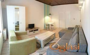 Komforna nameštena garsonjera Podbara, Centar