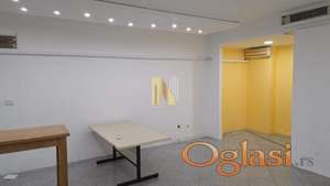 Višenamenski poslovni prostor – strogi centar grada (pešačka zona)