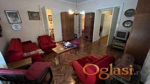 Odličan salonski četvorosoban stan na TOP lokaciji!