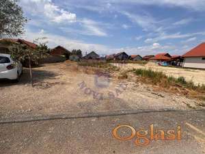 Plac na ulazu u Veternik, Idealni deo.