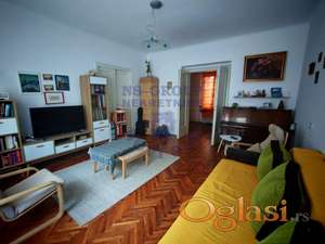 Odličan trosoban stan na Keju!